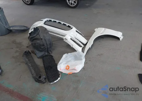 2018 Jaguar Xe 25T Premium из США, поврежденный, VIN SAJAD4FX2JCP23080